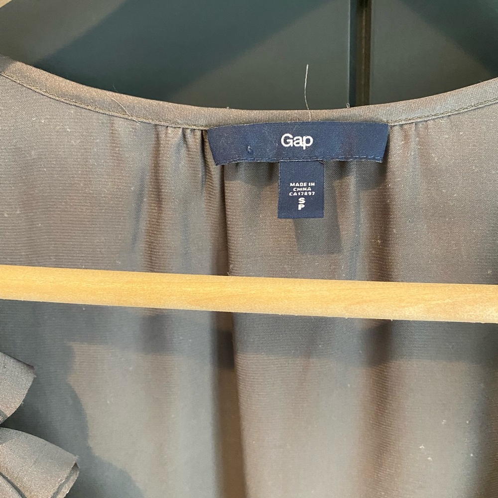 GAP - Picture 5 of 5
